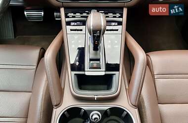 Внедорожник / Кроссовер Porsche Cayenne 2022 в 