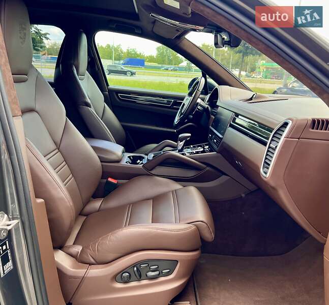 Внедорожник / Кроссовер Porsche Cayenne 2022 в Киеве