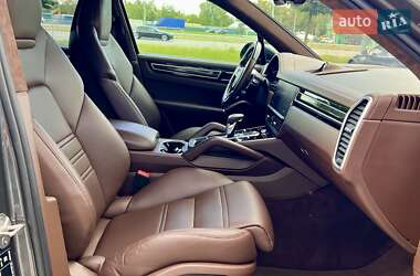 Внедорожник / Кроссовер Porsche Cayenne 2022 в 