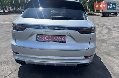 Внедорожник / Кроссовер Porsche Cayenne 2018 в 