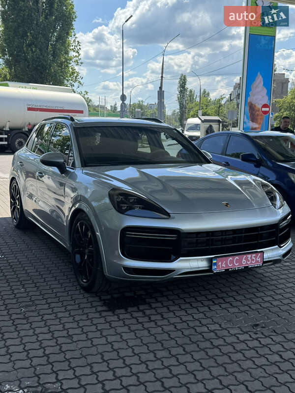 Внедорожник / Кроссовер Porsche Cayenne 2018 в 