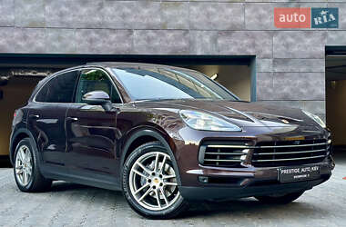 Внедорожник / Кроссовер Porsche Cayenne 2018 в 