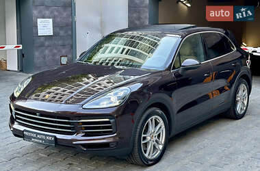 Внедорожник / Кроссовер Porsche Cayenne 2018 в 