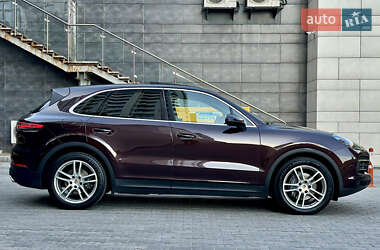 Внедорожник / Кроссовер Porsche Cayenne 2018 в 
