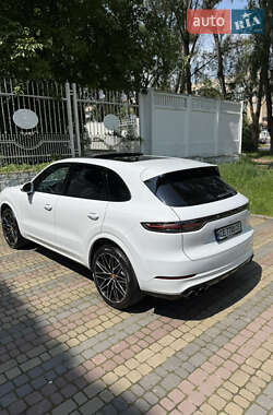 Позашляховик / Кросовер Porsche Cayenne 2019 в 