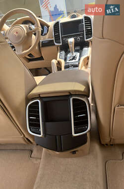 Внедорожник / Кроссовер Porsche Cayenne 2013 в 