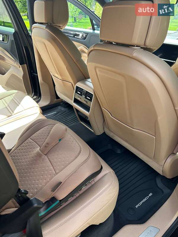 Внедорожник / Кроссовер Porsche Cayenne 2018 в Киеве
