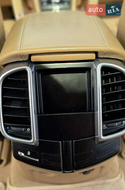 Внедорожник / Кроссовер Porsche Cayenne 2012 в 