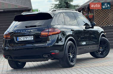 Внедорожник / Кроссовер Porsche Cayenne 2012 в 
