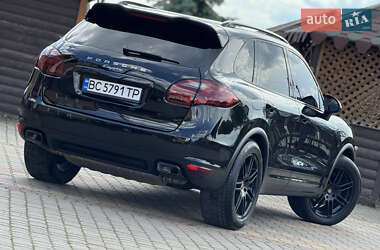 Внедорожник / Кроссовер Porsche Cayenne 2012 в 