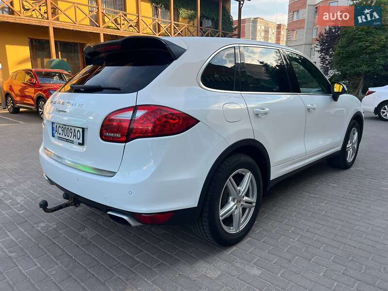 Внедорожник / Кроссовер Porsche Cayenne 2012 в Луцке