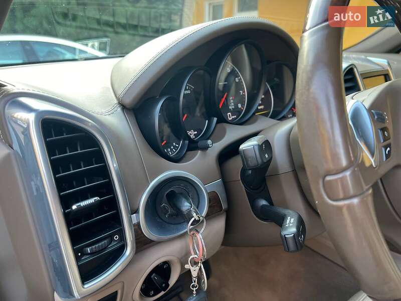 Внедорожник / Кроссовер Porsche Cayenne 2012 в Луцке