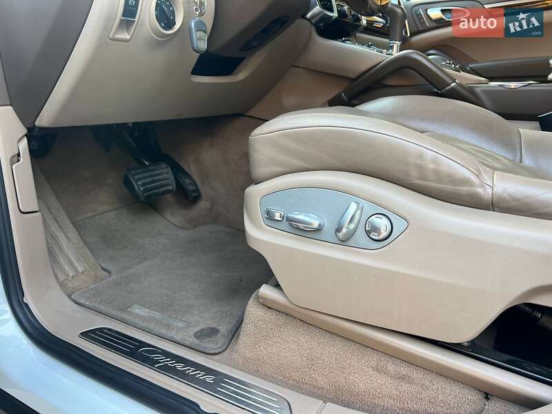 Внедорожник / Кроссовер Porsche Cayenne 2012 в Луцке