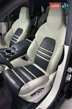 Внедорожник / Кроссовер Porsche Cayenne 2019 в 