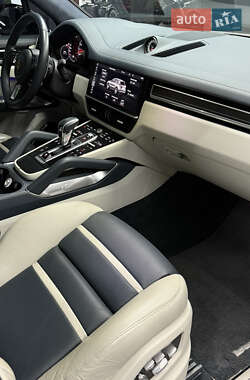 Внедорожник / Кроссовер Porsche Cayenne 2019 в 
