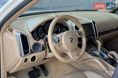 Внедорожник / Кроссовер Porsche Cayenne 2010 в 