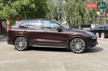 Внедорожник / Кроссовер Porsche Cayenne 2015 в 