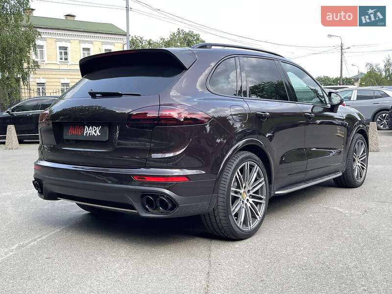 Внедорожник / Кроссовер Porsche Cayenne 2015 в Киеве