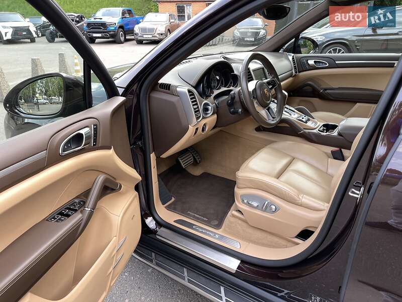 Внедорожник / Кроссовер Porsche Cayenne 2015 в Киеве