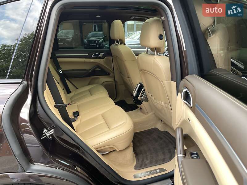 Внедорожник / Кроссовер Porsche Cayenne 2015 в Киеве