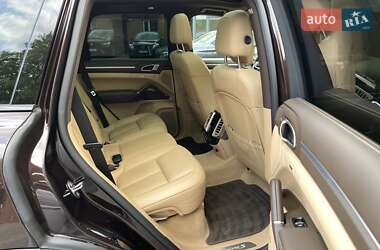 Внедорожник / Кроссовер Porsche Cayenne 2015 в 