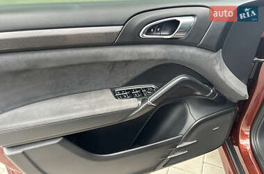 Внедорожник / Кроссовер Porsche Cayenne 2012 в 