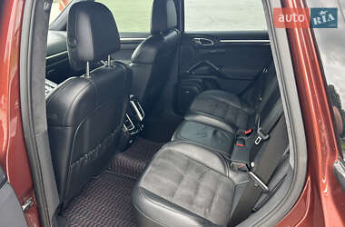 Внедорожник / Кроссовер Porsche Cayenne 2012 в 