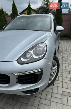 Внедорожник / Кроссовер Porsche Cayenne 2015 в 
