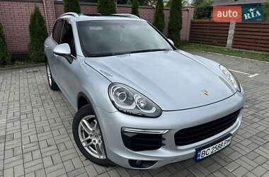 Внедорожник / Кроссовер Porsche Cayenne 2015 в 