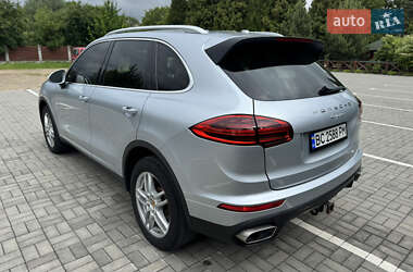 Внедорожник / Кроссовер Porsche Cayenne 2015 в 