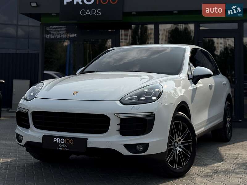 Внедорожник / Кроссовер Porsche Cayenne 2016 в 