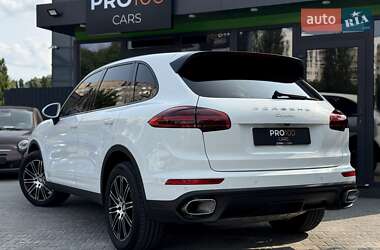 Внедорожник / Кроссовер Porsche Cayenne 2016 в 