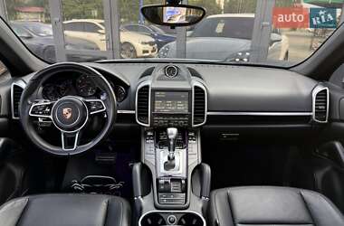 Внедорожник / Кроссовер Porsche Cayenne 2016 в 