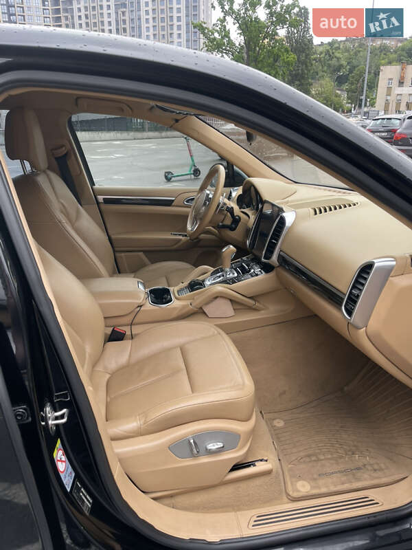 Позашляховик / Кросовер Porsche Cayenne 2012 в Києві