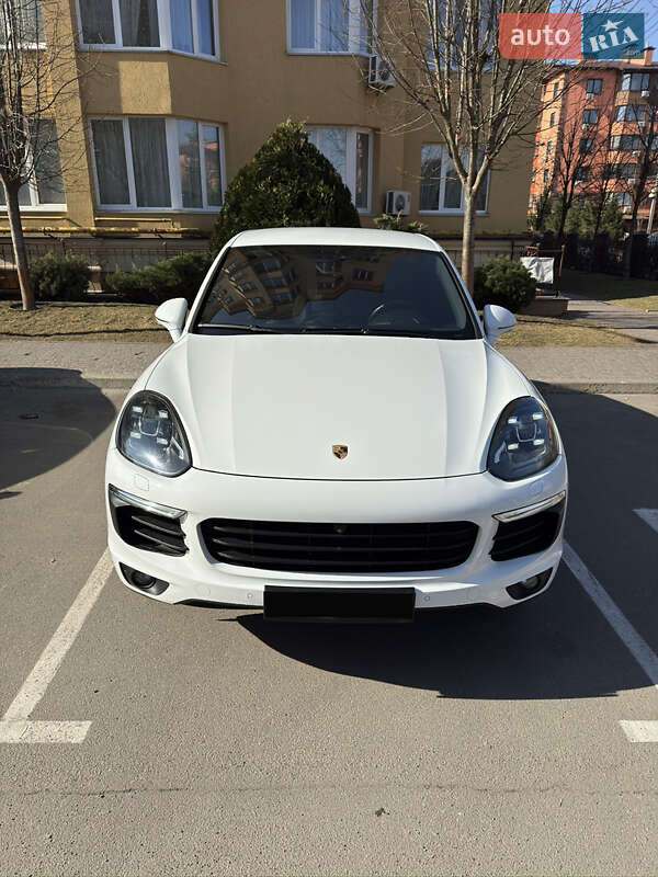 Внедорожник / Кроссовер Porsche Cayenne 2016 в Софиевской Борщаговке