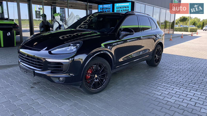 Внедорожник / Кроссовер Porsche Cayenne 2017 в 