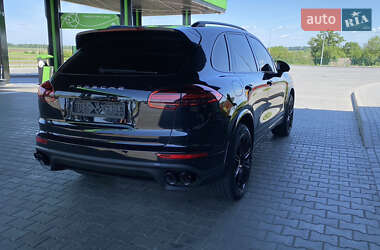 Внедорожник / Кроссовер Porsche Cayenne 2017 в 