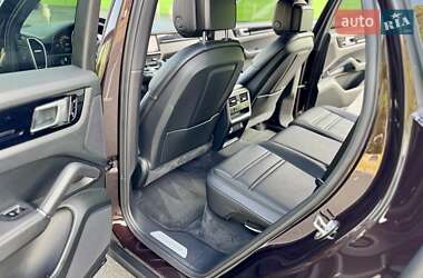 Внедорожник / Кроссовер Porsche Cayenne 2018 в 