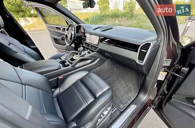 Внедорожник / Кроссовер Porsche Cayenne 2018 в 