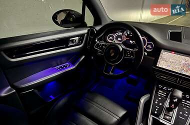 Внедорожник / Кроссовер Porsche Cayenne 2018 в 