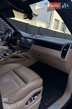 Внедорожник / Кроссовер Porsche Cayenne 2019 в 