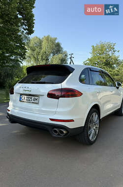 Внедорожник / Кроссовер Porsche Cayenne 2017 в 