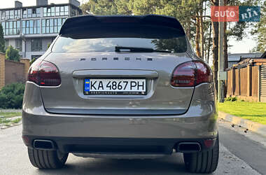 Внедорожник / Кроссовер Porsche Cayenne 2012 в 