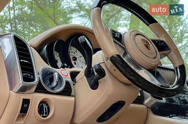 Внедорожник / Кроссовер Porsche Cayenne 2015 в 