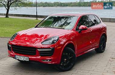 Внедорожник / Кроссовер Porsche Cayenne 2015 в 