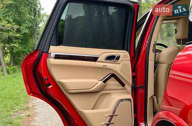 Внедорожник / Кроссовер Porsche Cayenne 2015 в 