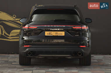 Внедорожник / Кроссовер Porsche Cayenne 2018 в 