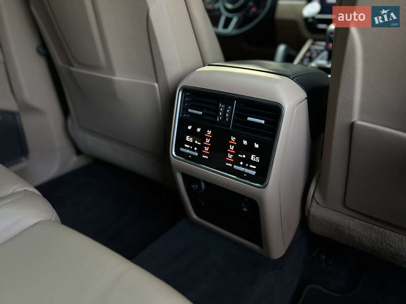 Внедорожник / Кроссовер Porsche Cayenne 2018 в Киеве