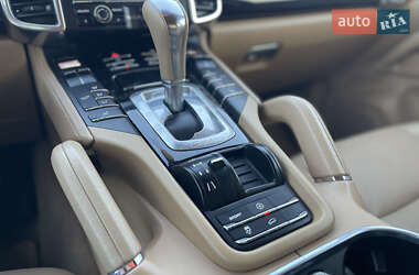 Позашляховик / Кросовер Porsche Cayenne 2012 в 