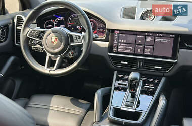 Позашляховик / Кросовер Porsche Cayenne 2021 в 